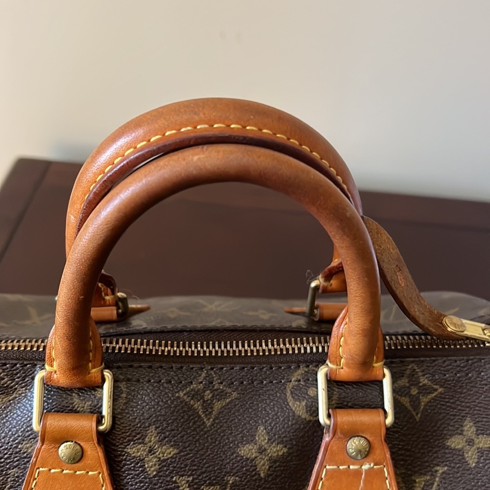 Authentic Lv - image 6